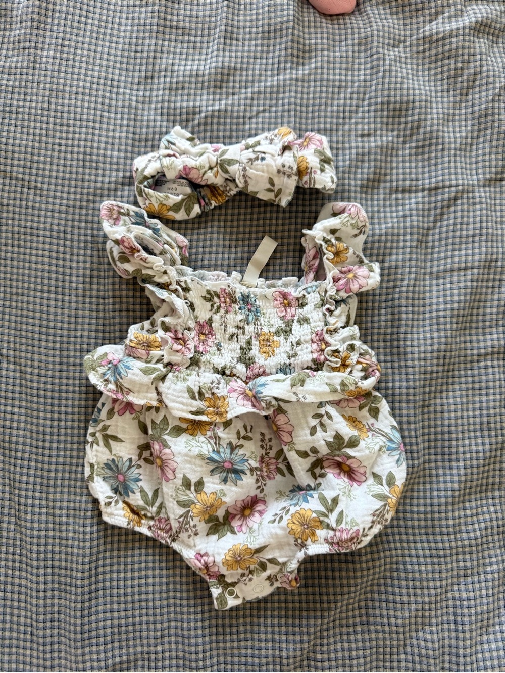 chick pea White Floral Ruffle Baby Matching Set
